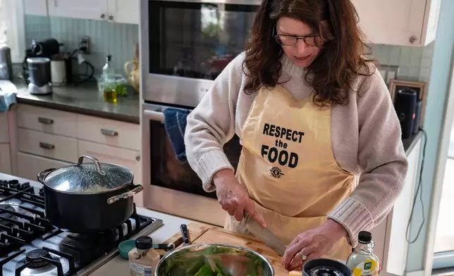 CEO of the Chef Ann Foundation, Mara Fleishman, a winner of this year's Elevate Prize, chops apples for a salad at her home, Monday, Feb. 16, 2026, in Boulder, Colo. (AP Photo/Rebecca Slezak)