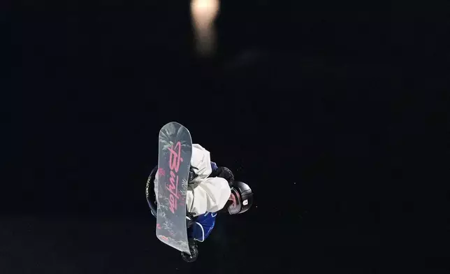 Japan's Ayumu Hirano competes during the men's snowboarding halfpipe qualifications at the 2026 Winter Olympics, in Livigno, Italy, Wednesday, Feb. 11, 2026. (AP Photo/Abbie Parr)