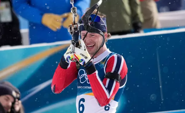 Norway's Sturla Holm Laegreid prepares to shoot during the men's biathlon 15-kilometers mass start race at the 2026 Winter Olympics, in Anterselva, Italy, Friday, Feb. 20, 2026. (AP Photo/David J. Phillip)