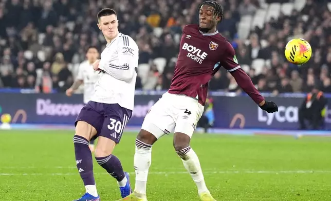 Manchester United's Benjamin Sesko (30) scores against West Ham United during a Premier League soccer match, Tuesday, Feb. 10, 2026, in London. (Adam Davy/PA via AP)