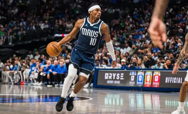 Dallas Mavericks guard Brandon Williams (10) dribbles during an NBA basketball game against the Memphis Grizzlies, Friday, Feb. 27, 2026, in Dallas. (AP Photo/Jessica Tobias)