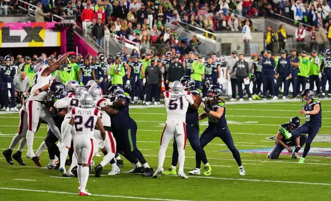 Seattle Seahawks place-kicker Jason Myers, right, makes a field goal during the second half of the NFL Super Bowl 60 football game against the New England Patriots, Sunday, Feb. 8, 2026, in Santa Clara, Calif. (AP Photo/Godofredo A. Vásquez)