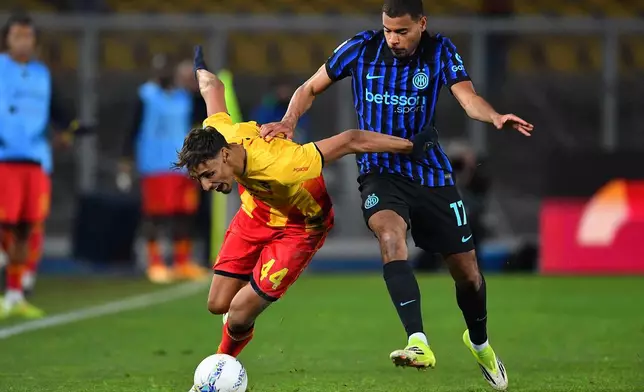 Lecce's Tiago Gabriel, left, and Inter's Andy Diouf in action during the Italian Serie A soccer match between Lecce and Inter Milan in Lecce, Italy, Saturday, Feb. 21, 2026. (Giovanni Evangelista/LaPresse via AP)