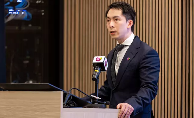 Dr Oscar Wong says children with ASD frequently exhibit sensory hypersensitivities, leading to anxiety or emotional distress. This not only severely impacts daily functioning but also greatly increases the risk of developing depression or other mental health issues later in life. The findings from this study show that taking SCM06 alleviates these symptoms and holds promise for enhancing the effectiveness of current treatments. Photo source: med.cuhk.edu.hk