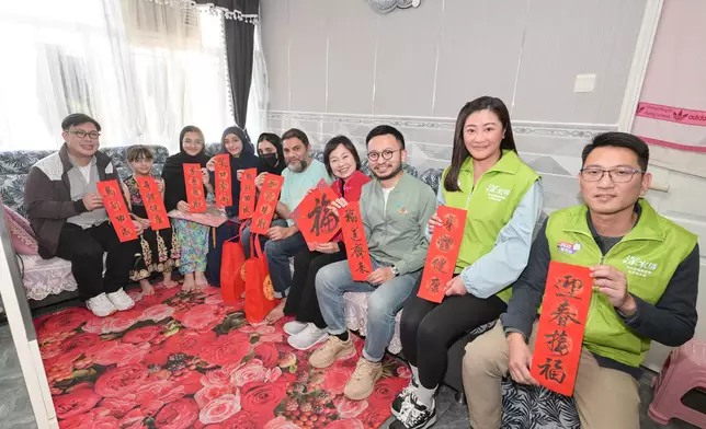 Principal Officials of HKSAR Government continue year-end household visits across 18 districts (with photos/video) Source: HKSAR Government Press Releases
