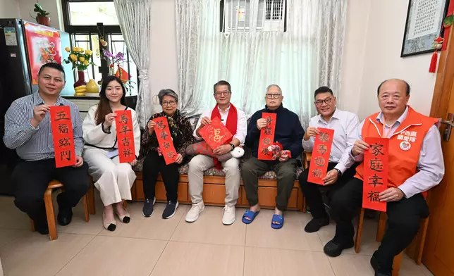 Principal Officials of HKSAR Government continue year-end household visits across 18 districts (with photos/video) Source: HKSAR Government Press Releases