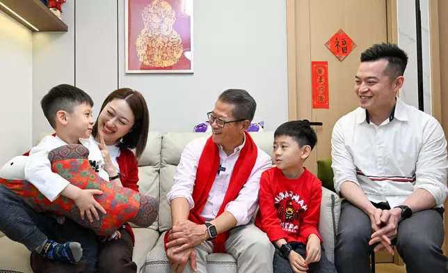 Principal Officials of HKSAR Government continue year-end household visits across 18 districts (with photos/video) Source: HKSAR Government Press Releases
