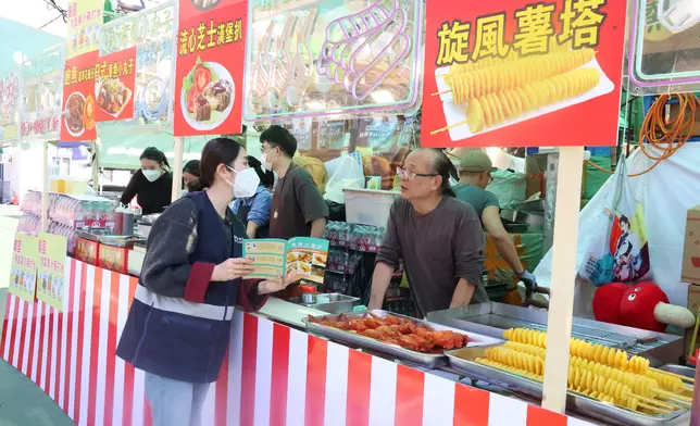 CFS inspects fast food stalls at Lunar New Year fairs  Source: HKSAR Government Press Releases