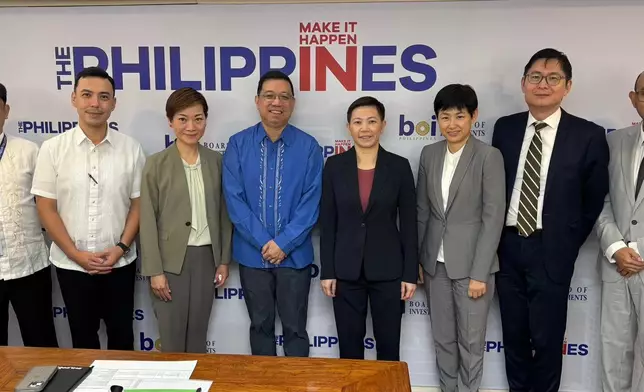 Singapore ETO holds dinner with Filipino community to celebrate Year of Horse and promote Hong Kong  Source: HKSAR Government Press Releases