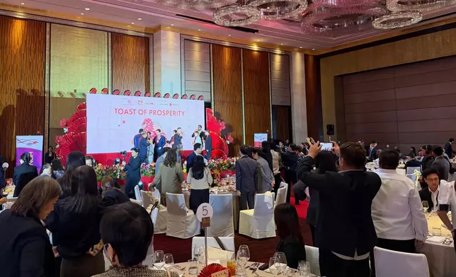 Singapore ETO holds dinner with Filipino community to celebrate Year of Horse and promote Hong Kong  Source: HKSAR Government Press Releases