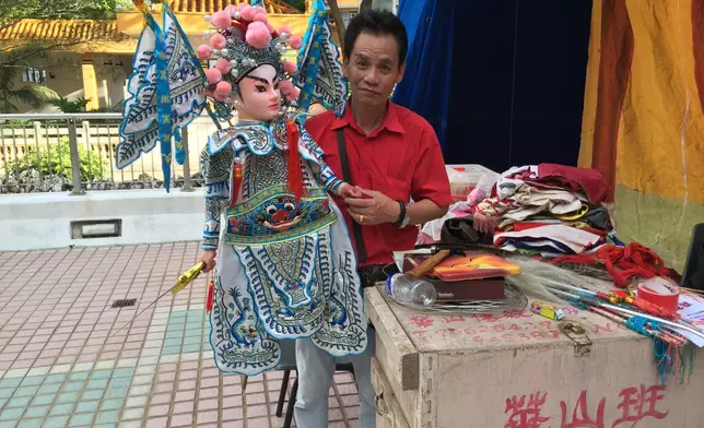 Mr. Chan Kam To, Photo source: Shot and shared by Mr. Choi Kai Kwong, a researcher of bamboo theatre culture in Hong Kong