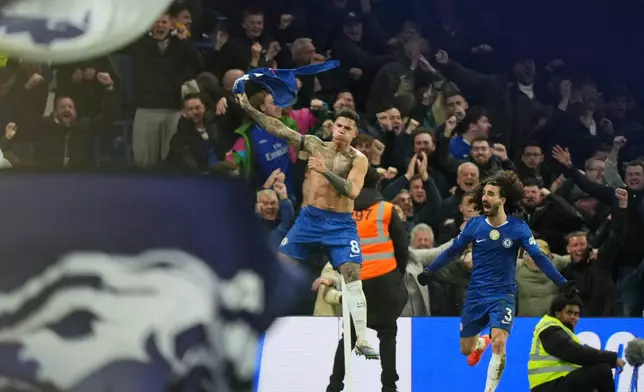 Chelsea's Enzo Fernandez celebrates after scoring his side's third goal during the English Premier League soccer match between Chelsea and West Ham United in London, Saturday, Jan. 31, 2026. (AP Photo/Alastair Grant)