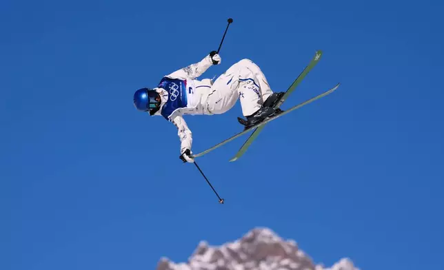 China's Eileen Gu competes during women's freestyle skiing slopestyle qualifications at the 2026 Winter Olympics, in Livigno, Italy, Saturday, Feb. 7, 2026. (AP Photo/Abbie Parr)