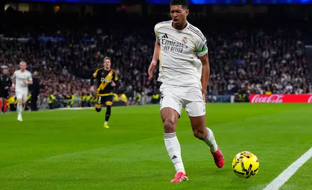 Real Madrid's Jude Bellingham reacts in pain during the Spanish La Liga soccer match between Real Madrid and Rayo Vallecano in Madrid, Spain, Sunday, Feb. 1, 2026. (AP Photo/Manu Fernandez)