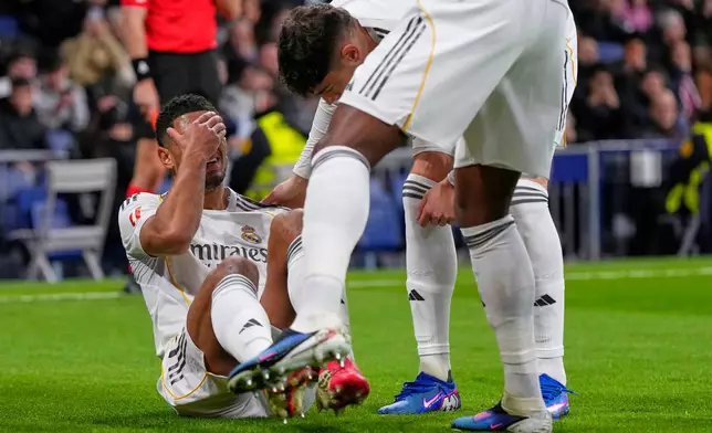 Real Madrid's Jude Bellingham lies on the pitch injured during the Spanish La Liga soccer match between Real Madrid and Rayo Vallecano in Madrid, Spain, Sunday, Feb. 1, 2026. (AP Photo/Manu Fernandez)