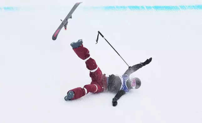 Canada's Megan Oldham crashes during the women's freestyle skiing slopestyle finals at the 2026 Winter Olympics, in Livigno, Italy, Monday, Feb. 9, 2026. (AP Photo/Lindsey Wasson)