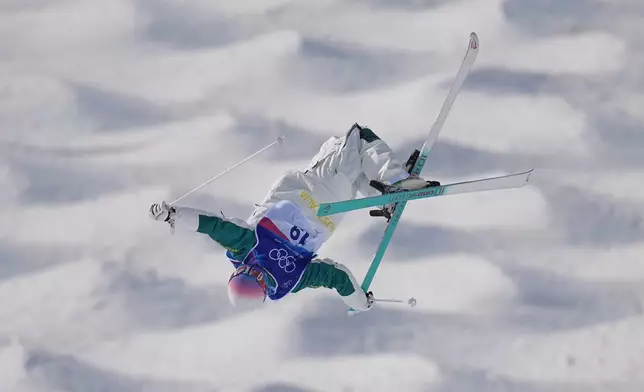 Australia's Cooper Woods competes during the men's freestyle skiing moguls finals at the 2026 Winter Olympics, in Livigno, Italy, Thursday, Feb. 12, 2026. (AP Photo/Gregory Bull)