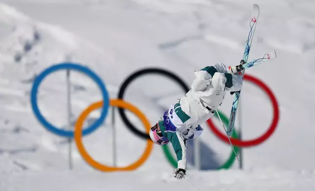 Australia's Cooper Woods competes during the men's freestyle skiing moguls qualifications at the 2026 Winter Olympics, in Livigno, Italy, Thursday, Feb. 12, 2026. (AP Photo/Abbie Parr)