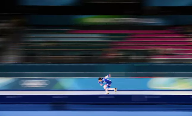 Brittany Bowe of the U.S. practice ahead of the women's 1,500 meters speedskating race at the 2026 Winter Olympics, in Milan, Italy, Monday, Feb. 9, 2026. (AP Photo/Antonio Calanni)