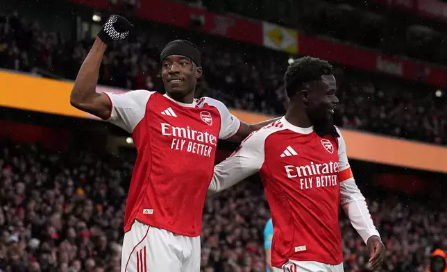 Arsenal's Noni Madueke and Arsenal's Bukayo Saka celebrate scoring their side's first goal during the English FA Cup soccer match between Arsenal and Wigan Athletic in London, Sunday, Feb. 15, 2026.(AP Photo/Maja Smiejkowska)