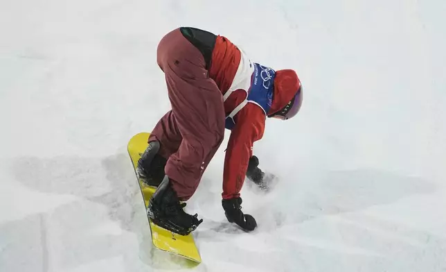 Canada's Mark McMorris crashes during a snowboard big air training session at the 2026 Winter Olympics, in Livigno, Italy, Wednesday, Feb. 4, 2026. (AP Photo/Lindsey Wasson)