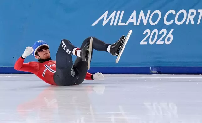 Didrik Eng Strand of Norway crashes in the men's mass start semifinal speedskating races at the 2026 Winter Olympics, in Milan, Italy, Saturday, Feb. 21, 2026. (AP Photo/Luca Bruno)