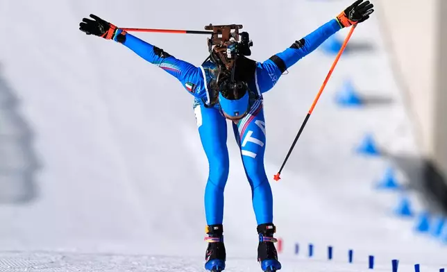 Lisa Vittozzi, of Italy, bows as she wins gold during the women's 10-kilometer pursuit biathlon race at the 2026 Winter Olympics in Anterselva, Italy, Sunday, Feb. 15, 2026. (AP Photo/Andrew Medichini)