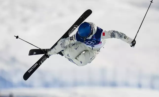 China's Eileen Gu competes during the women's freestyle skiing halfpipe final at the 2026 Winter Olympics, in Livigno, Italy, Sunday, Feb. 22, 2026. (AP Photo/Abbie Parr)