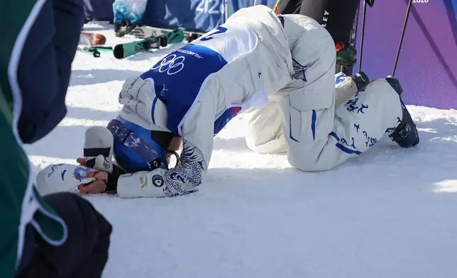 Gold medalist China's Eileen Gu celebrates winning the women's freestyle skiing halfpipe final at the 2026 Winter Olympics, in Livigno, Italy, Sunday, Feb. 22, 2026. (AP Photo/Lindsey Wasson)
