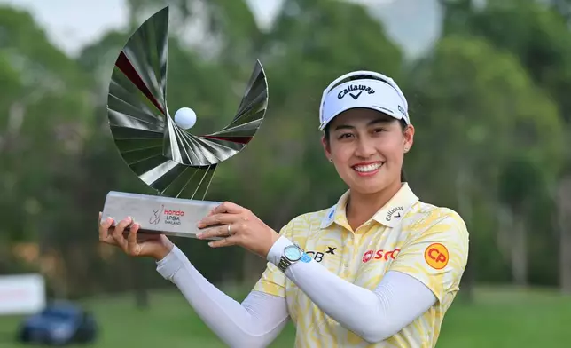 Jeeno Thitikul of Thailand holds the trophy after winning the final round of the LPGA Honda Thailand golf tournament in Pattaya, Thailand, Sunday, Feb. 22, 2026. (AP Photo/Kittinun Rodsupan)