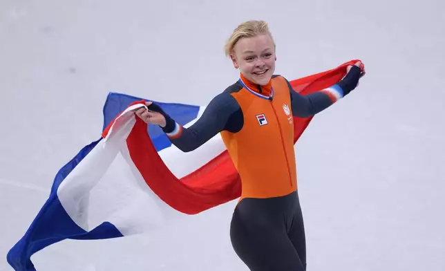 Xandra Velzeboer of the Netherlands wins gold during the short track speed skating women's 500m at the 2026 Winter Olympics, in Milan, Italy, Thursday, Feb. 12, 2026. (AP Photo/Stephanie Scarbrough)