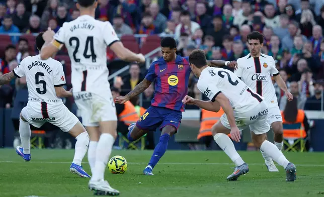Barcelona's Marcus Rashford, center, attempts a shot on goal during the Spanish La Liga soccer match between Barcelona and Mallorca in Barcelona, Spain, Saturday, Feb. 7, 2026. (AP Photo/Joan Monfort)