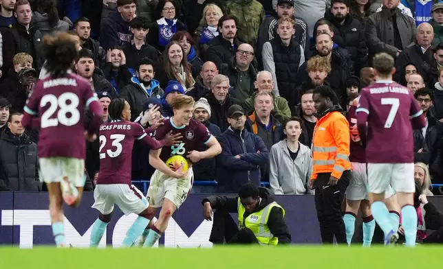Burnley's Zian Flemming celebrates scoring their side's first goal of the game during their English Premier League soccer match against Chelsea in London, Saturday, Feb. 21, 2026. (Ben Whitley/PA via AP)