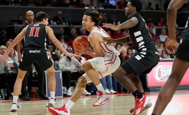 Houston guard Kingston Flemings (4) drives past Cincinnati guard Jizzle James (2) during the second half of an NCAA college basketball game Saturday, Jan. 31, 2026, in Houston. (AP Photo/Kevin M. Cox)