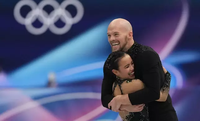Ellie Kam and Danny O'Shea of the United States compete during the figure skating pairs team event at the 2026 Winter Olympics, in Milan, Italy, Sunday, Feb. 8, 2026. (AP Photo/Stephanie Scarbrough)