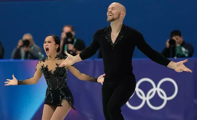 Ellie Kam and Danny O'Shea of the United States compete during the figure skating pairs team event at the 2026 Winter Olympics, in Milan, Italy, Sunday, Feb. 8, 2026. (AP Photo/Ashley Landis)