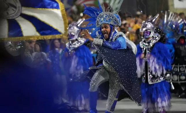 A performer from the Academicos de Niteroi samba school parades during Carnival celebrations at the Sambadrome, in Rio de Janeiro, Sunday, Feb. 15, 2026. (AP Photo/Silvia Izquierdo)