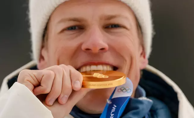 Johannes Hoesflot Klaebo, of Norway, poses after winning the gold medal in the cross-country skiing men's sprint classic at the 2026 Winter Olympics, in Tesero, Italy, Tuesday, Feb. 10, 2026. (AP Photo/Evgeniy Maloletka)