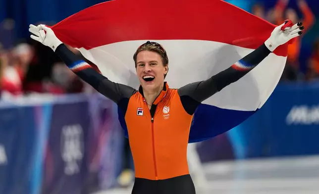 Gold medalist Jens van 't Wout of the Netherlands celebrates after the short track speed skating men's 1500m final at the 2026 Winter Olympics, in Milan, Italy, Saturday, Feb. 14, 2026. (AP Photo/Ashley Landis)