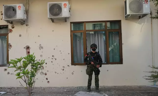 A Thai soldier keeps guard outside a scam center in O'Smach, Cambodia, Monday, Feb. 2, 2026, (AP Photo/Sakchai Lalit)