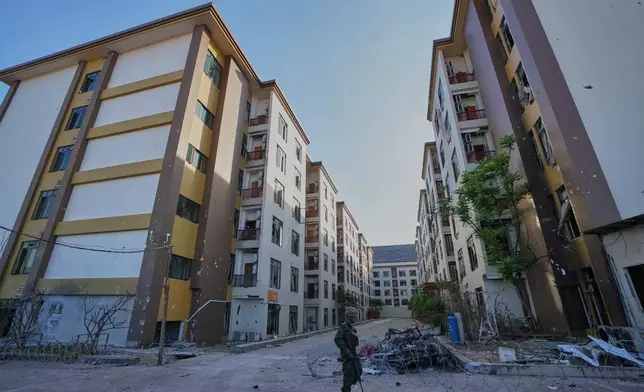 A Thai soldier keeps guard outside a scam center in O'Smach, Cambodia, Monday, Feb. 2, 2026, (AP Photo/Sakchai Lalit)