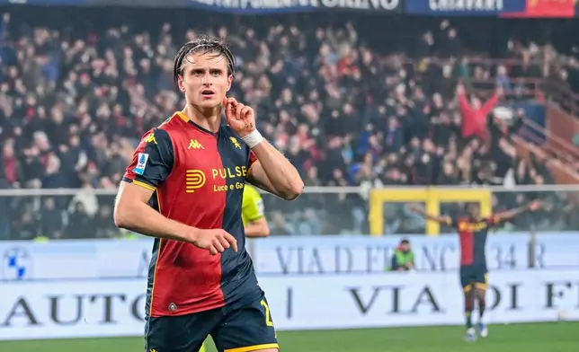 Genoa's Lorenzo Colombo celebrates after scoring a goal during the Serie A soccer match between Genoa and Napoli, Saturday, Feb. 7, 2026, in Genoa, Italy. (Tano Pecoraro/LaPresse via AP)