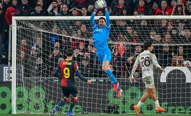 Napoli's goalkeeper Alex Meret catches the ball during the Serie A soccer match between Genoa and Napoli, Saturday, Feb. 7, 2026, Genoa, Italy. (Tano Pecoraro/LaPresse via AP)