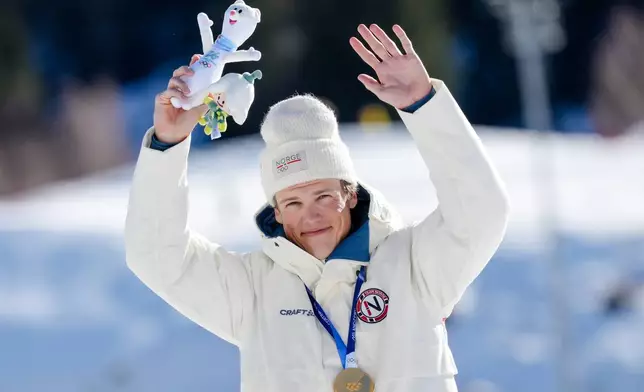 Johannes Hoesflot Klaebo, of Norway, waves after winning the gold medal in the cross country skiing men's 10km interval start free at the 2026 Winter Olympics, in Tesero, Italy, Friday, Feb. 13, 2026. (AP Photo/Evgeniy Maloletka)