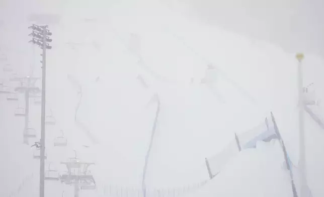 The slopestyle course is seen during heavy snow before the women's snowboarding slopestyle finals at the 2026 Winter Olympics, in Livigno, Italy, Tuesday, Feb. 17, 2026. (AP Photo/Lindsey Wasson)