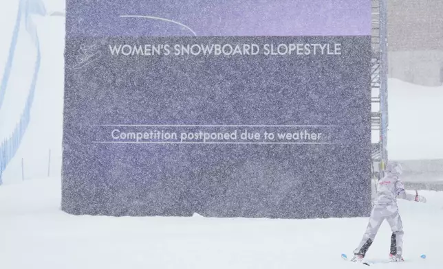 Heavy snow falls, postponing the women's snowboarding slopestyle finals at the 2026 Winter Olympics, in Livigno, Italy, Tuesday, Feb. 17, 2026. (AP Photo/Lindsey Wasson)