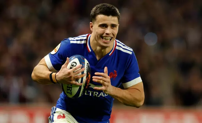 France's Gaël Dréan on his way to score a try during the Six Nations rugby union match between France and Italy in Lille, France, Sunday, Feb. 22, 2026. (AP Photo/Jean-Francois Badias)