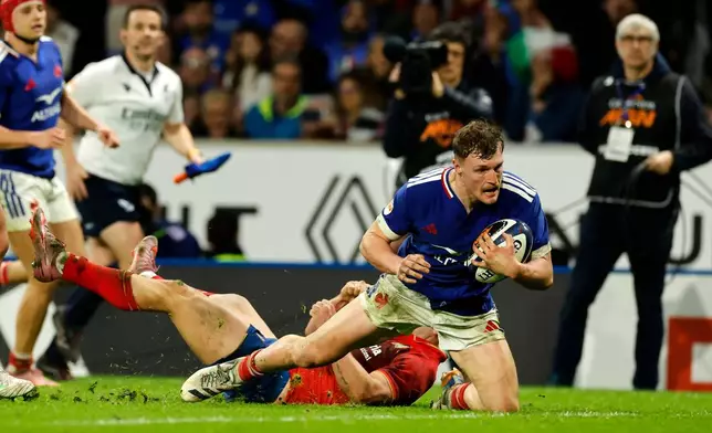 France's Emilien Gailleton, right, goes over to score a try during the Six Nations rugby union match between France and Italy in Lille, France, Sunday, Feb. 22, 2026. (AP Photo/Jean-Francois Badias)