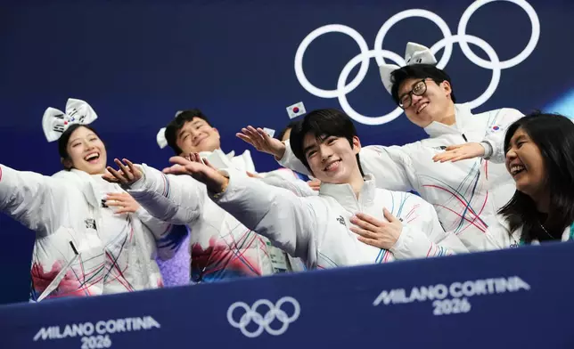 Cha Jun-hwan of Korea reacts to his scores after competing during the figure skating men's team event at the 2026 Winter Olympics, in Milan, Italy, Saturday, Feb. 7, 2026. (AP Photo/Francisco Seco)