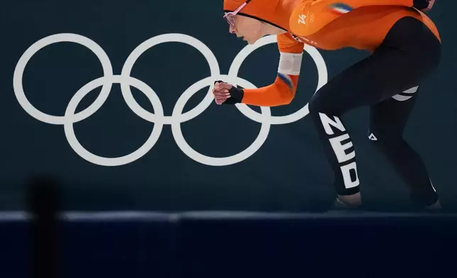 Joy Beune of the Netherlands competes to take a fourth place in the women's 3,000 meters speedskating race at the 2026 Winter Olympics, in Milan, Italy, Saturday, Feb. 7, 2026. (AP Photo/Christophe Ena)